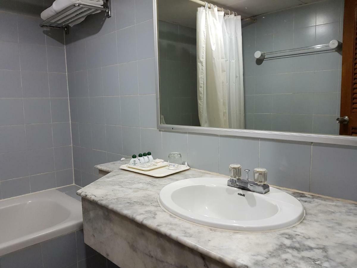 The Park Hotel Sukhumvit 7 Bangkok Extérieur photo